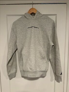 Jordan Light Gray Pullover Hoodie with Subtle Logo